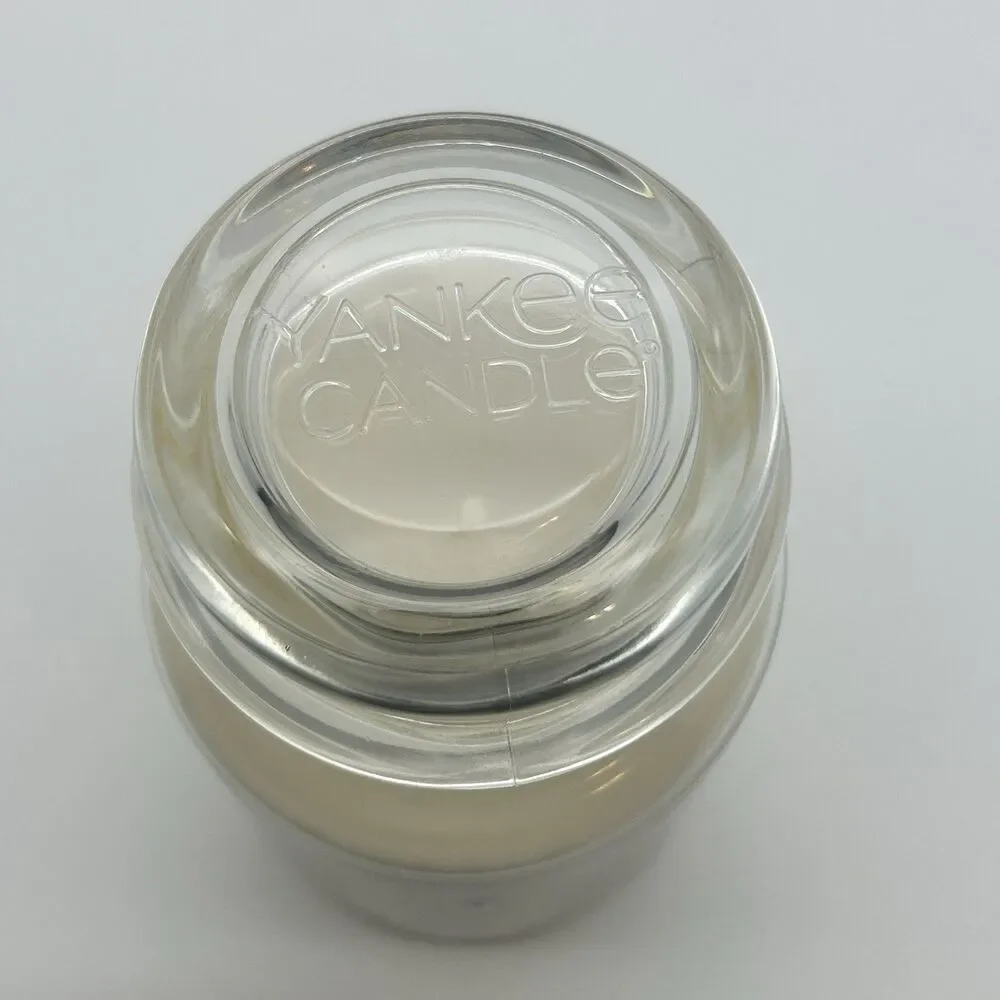 Yankee Candle Vanilla Flurries 22 oz Large Jar Candle NEW Après Ski Rare